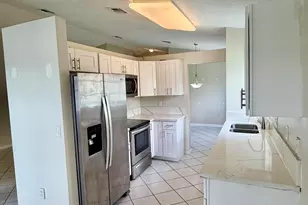 387 SW 206th Ave, Pembroke Pines, FL 33029 - Photo 5