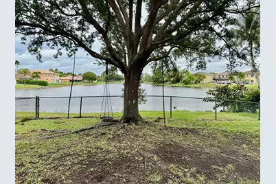 387 SW 206th Avenue, Pembroke Pines, FL 33029 - Photo 3