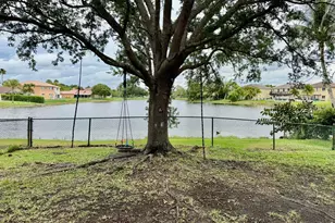 387 SW 206th Ave, Pembroke Pines, FL 33029 - Photo 3