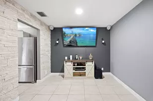 1928 Discovery Cir E, Deerfield Beach, FL 33442 - Photo 5