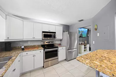 1928 E Discovery Cir Circle E, Deerfield Beach, FL 33442 - Photo 9