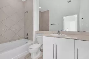 325 S Biscayne Blvd, Miami, FL 33131 - Photo 25