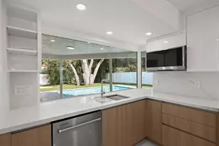 979 NW 8th St, Boca Raton, FL 33486 - Photo 9
