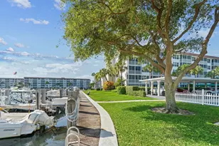 930 Dogwood Dr, Delray Beach, FL 33483 - Photo 33