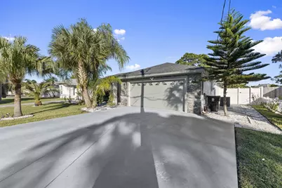 2471 SE Leithgow Street, Port Saint Lucie, FL 34952 - Photo 9
