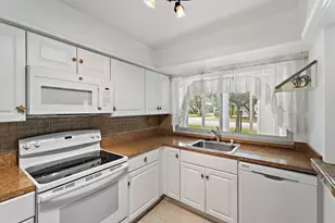 5570 Tamberlane Cir, Palm Beach Gardens, FL 33418 - Photo 13