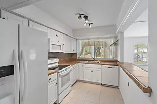 5570 Tamberlane Cir, Palm Beach Gardens, FL 33418 - Photo 11