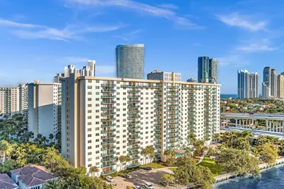 19390 Collins Avenue, Sunny Isles Beach, FL 33160 - Photo 47