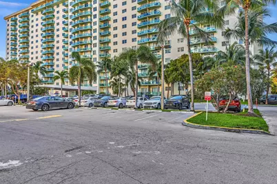 19390 Collins Avenue, Sunny Isles Beach, FL 33160 - Photo 49
