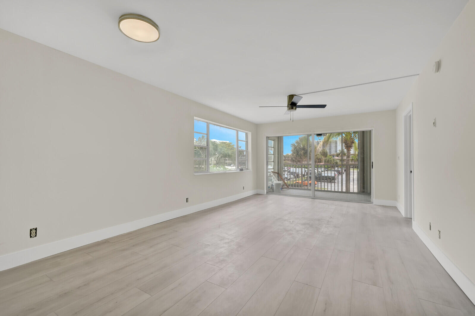 3201 NE 8th St #206 main architectural view