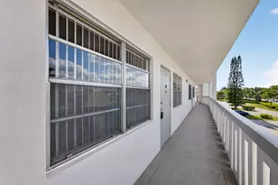 348 Wellington H, West Palm Beach, FL 33417 - Photo 5