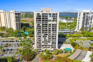 2425 Presidential Way, West Palm Beach, FL 33401 - Photo 27