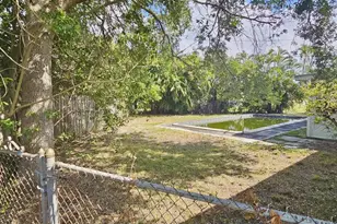 860 W Jasmine Dr, Lake Park, FL 33403 - Photo 5