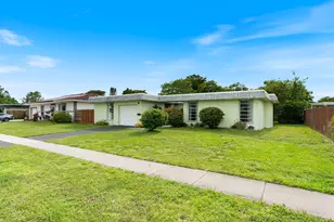 7815 NW 68th Terrace, Tamarac, FL 33321 - Photo 3