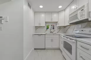 371 S Hollybrook Dr, Pembroke Pines, FL 33025 - Photo 11