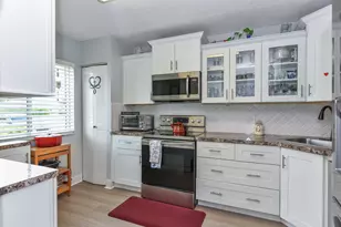 2641 Gately Dr W, West Palm Beach, FL 33415 - Photo 5
