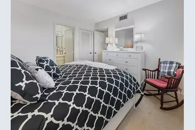 555 NW 4th Avenue #401, Boca Raton, FL 33432 - Photo 9