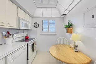 555 NW 4th Ave, Boca Raton, FL 33432 - Photo 3
