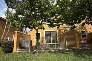 1064 SW 144th Ave, Pembroke Pines, FL 33027 - Photo 5