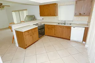 8156 NW 67th Ave, Tamarac, FL 33321 - Photo 11