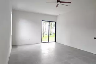 131 Miami Gardens Rd, West Park, FL 33023 - Photo 5