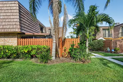 623 Springdale Circle, Palm Springs, FL 33461 - Photo 1