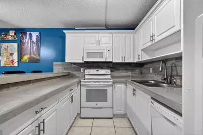 623 Springdale Circle, Palm Springs, FL 33461 - Photo 13