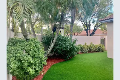 692 SW 158th Terrace, Pembroke Pines, FL 33027 - Photo 9