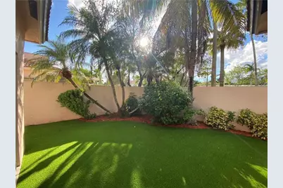 692 SW 158th Terrace, Pembroke Pines, FL 33027 - Photo 3