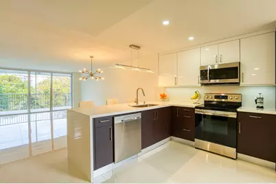 535 Oaks Drive #510, Pompano Beach, FL 33069 - Photo 3