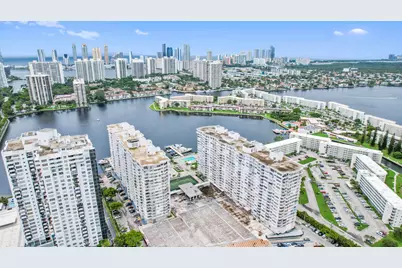 18051 Biscayne Boulevard #1504, Aventura, FL 33160 - Photo 9