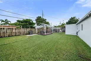 320 NE 60th St, Oakland Park, FL 33334 - Photo 15