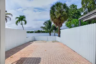 1819 W 68th St, Hialeah, FL 33014 - Photo 11
