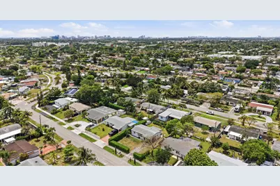 330 NE 59th Court, Oakland Park, FL 33334 - Photo 39