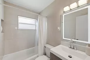 330 NE 59th Ct, Oakland Park, FL 33334 - Photo 17