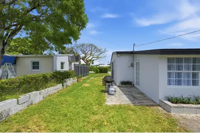 330 NE 59th Court, Oakland Park, FL 33334 - Photo 27