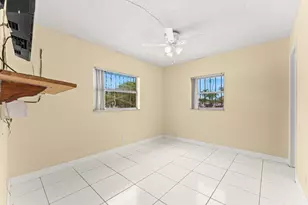 610 SW 10th Ct, Deerfield Beach, FL 33441 - Photo 9