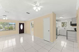 610 SW 10th Ct, Deerfield Beach, FL 33441 - Photo 5