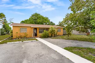 610 SW 10th Ct, Deerfield Beach, FL 33441 - Photo 1
