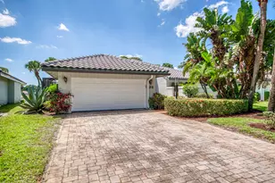 32 Glens Dr E, Boynton Beach, FL 33436 - Photo 1