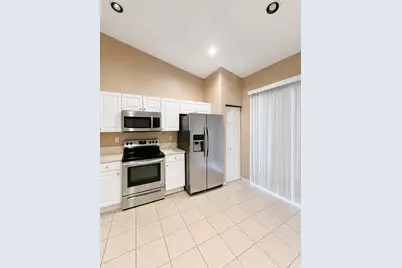 2401 E Aragon Boulevard #5, Sunrise, FL 33313 - Photo 3