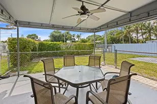 101 NE 195th St, Miami, FL 33179 - Photo 3