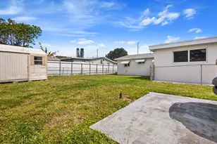 101 NE 195th St, Miami, FL 33179 - Photo 17