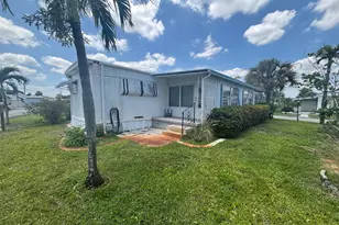 586 NE 47th St, Deerfield Beach, FL 33064 - Photo 29