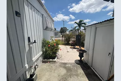 586 NE 47th Street, Deerfield Beach, FL 33064 - Photo 23