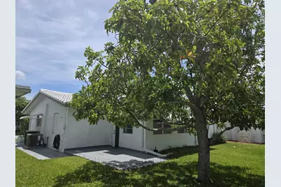 5805 NW 83rd Avenue, Tamarac, FL 33321 - Photo 3