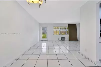 100 SW 132nd Way #109k, Pembroke Pines, FL 33027 - Photo 5