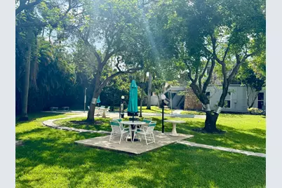 1000 NE 14th Avenue #304, Hallandale Beach, FL 33009 - Photo 11