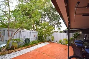 2280 Poinsetta Ct, Pembroke Pines, FL 33026 - Photo 15