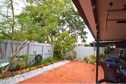 2280 Poinsetta Court, Pembroke Pines, FL 33026 - Photo 13
